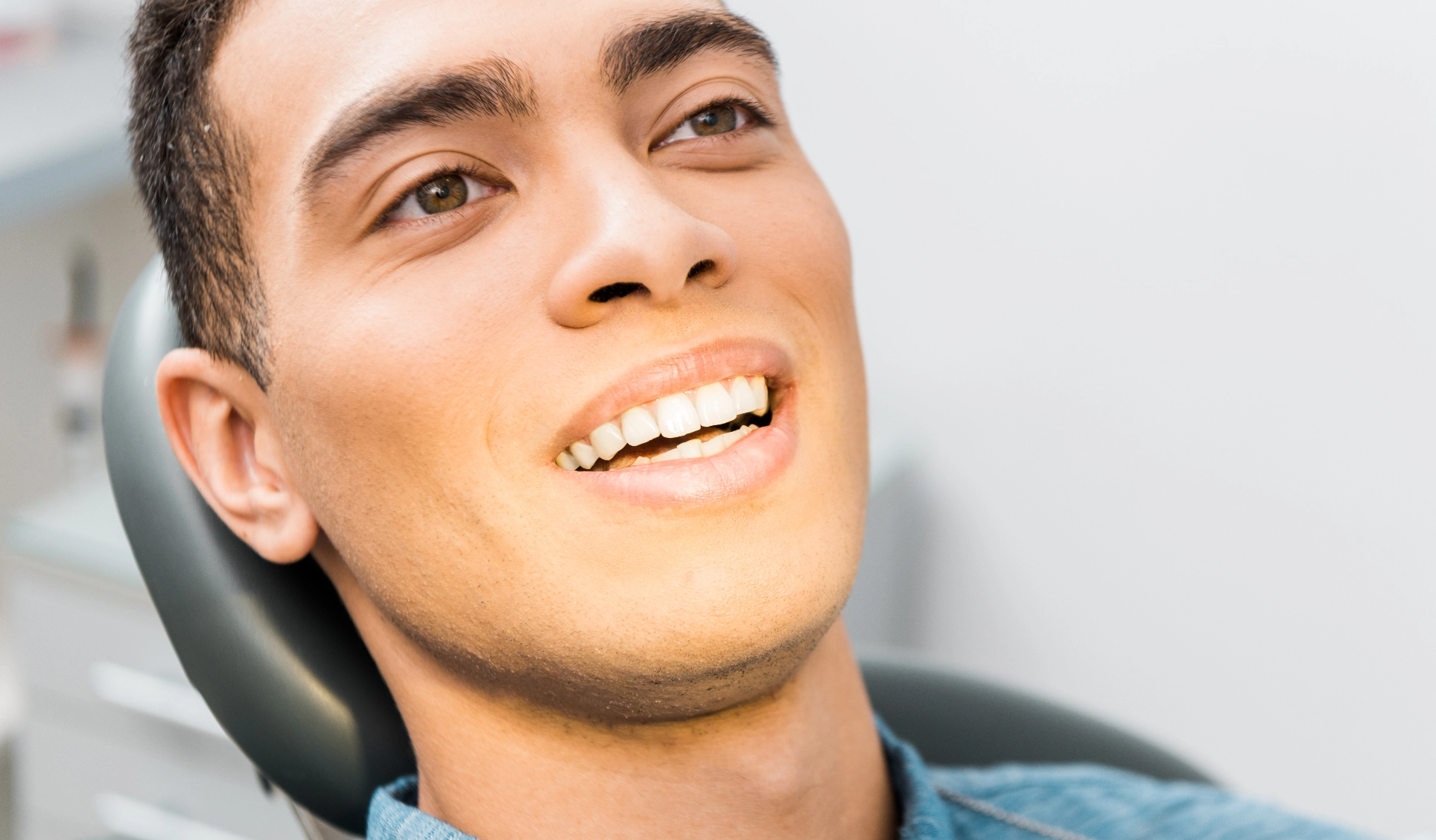 a-crown-restores-a-damaged-tooth